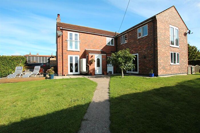 5 Bedroom Detached House For Sale In Pratts Lane, Withernwick, HU11