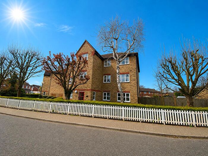 2 Bedroom Flat To Rent In Laburnum Grove, South Ockendon, RM15