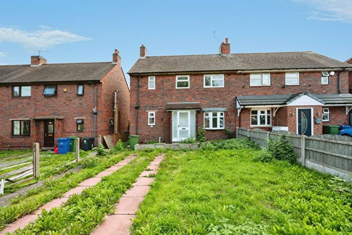 3 Bedroom Semi-Detached House For Sale In Crossgate Road, Dudley, DY2