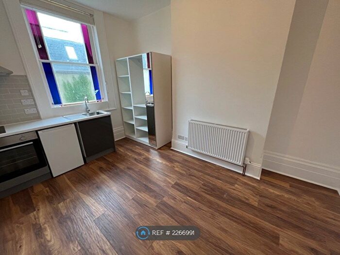 1 Bedroom Flat To Rent In Lansdowne Place, Hove, BN3