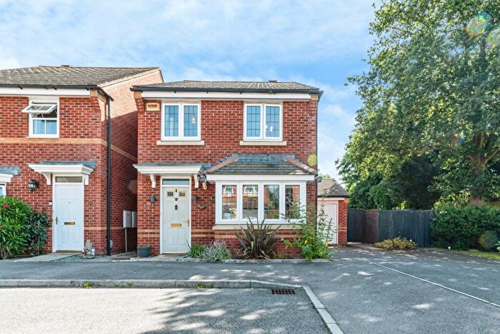 3 Bedroom Detached House For Sale In Kestrels Mead, Tadley, Berkshire, RG26