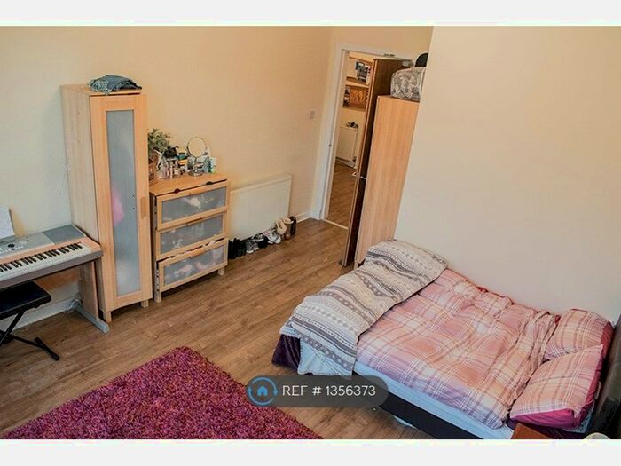 4 Bedroom Flat To Rent In Argyle Street, Glasgow, G3