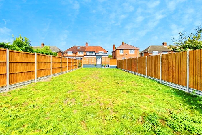 3 Bedroom Semi Detached House For Sale In Braunstone Lane, Leicester, LE3