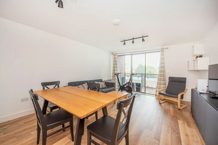 2 Bedroom Flat To Rent In The Bittoms, Kingston Upon Thames, KT1