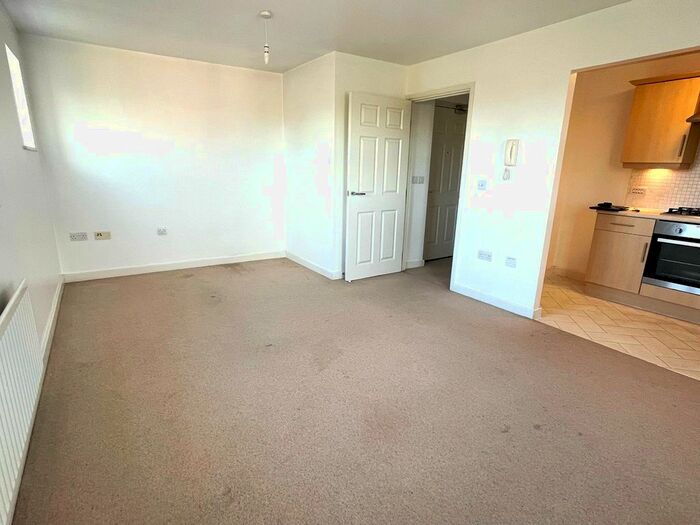 2 Bedroom Flat To Rent In Massingham Park, Taunton, TA2