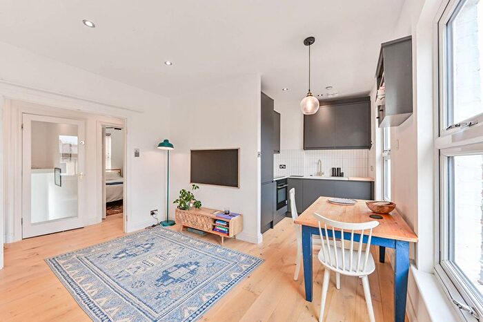 1 Bedroom Flat To Rent In Beethoven Street, West Kilburn, London, W10