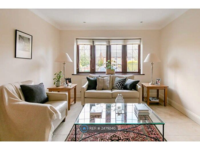 Studio To Rent In Chiltern Hills Road, Beaconsfield, HP9