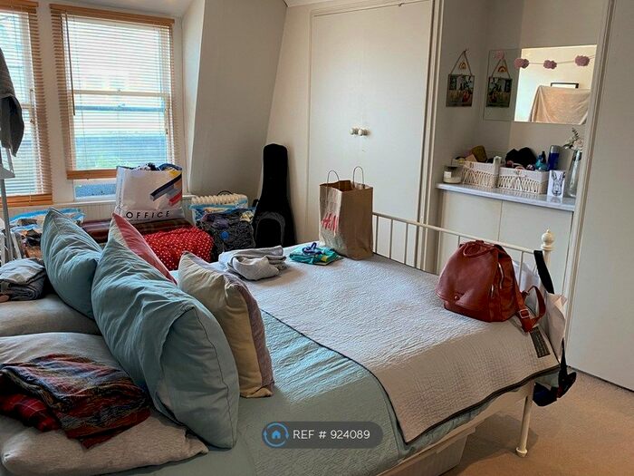 2 Bedroom Flat To Rent In Edward Street, Bath, BA2