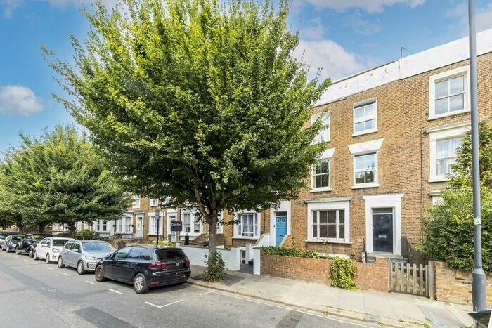 2 Bedroom Flat To Rent In Coningham Road, London, W12