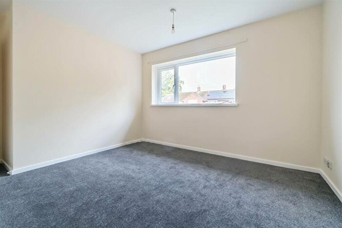 3 Bedroom End Of Terrace House For Sale In Salwey Close Bracknell, Berkshire, RG12