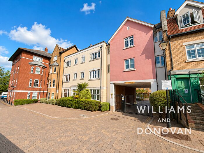 2 Bedroom Flat To Rent In Roche Close, Rochford, SS4