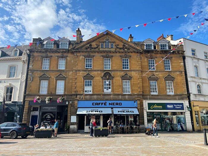 2 Bedroom Flat To Rent In Market Place, Cirencester, GL7