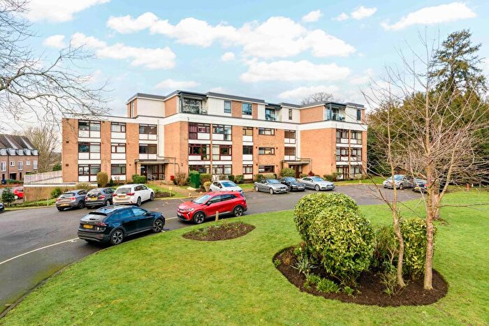 2 Bedroom Flat For Sale In Beechcroft Manor, Weybridge, Surrey, KT13
