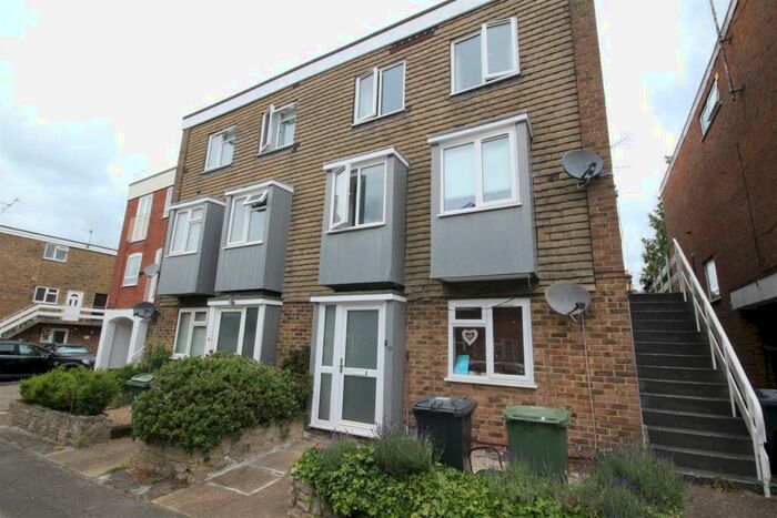 2 Bedroom Flat To Rent In Drummond Road, Guildford, GU1