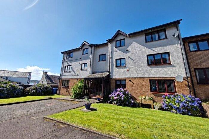 2 Bedroom Flat To Rent In Church Place, Helensburgh, G84