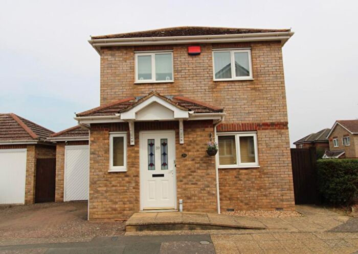 3 Bedroom Detached House For Sale In Little Close, Bozeat, NN29