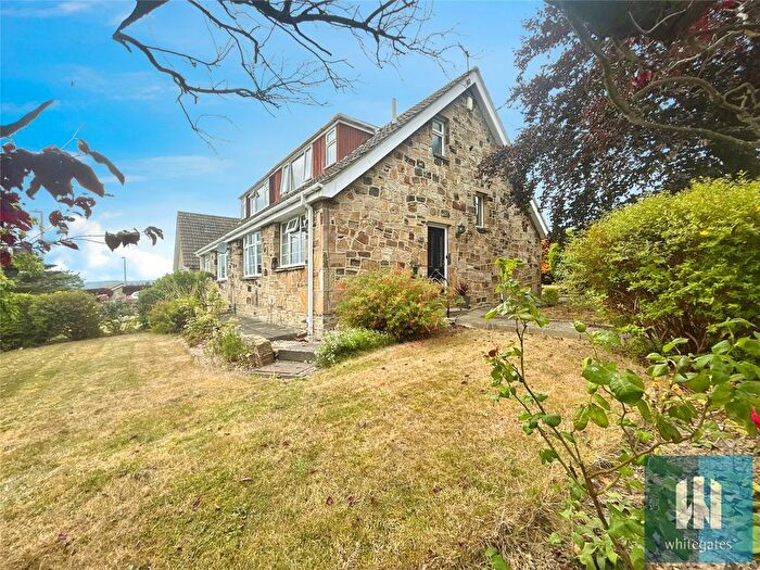 3 Bedroom Semi-Detached House For Sale In Lady Heton Drive, Mirfield, West Yorkshire, WF14