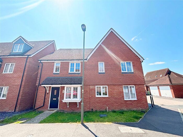 3 Bedroom Semi-Detached House To Rent In Horley, Surrey, RH6