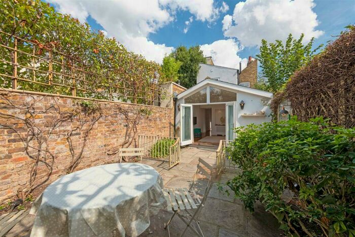 2 Bedroom Cottage To Rent In Cross Street, London, SW13