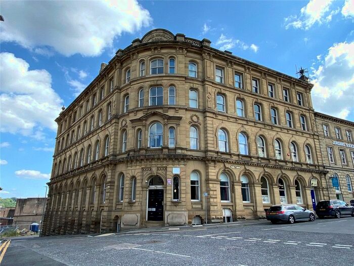 2 Bedroom Flat To Rent In Wellington Road, Dewsbury, West Yorkshire, WF13