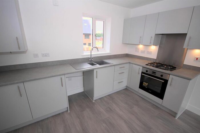 2 Bedroom Detached House To Rent In Nuhatch Road, Fareham, PO15