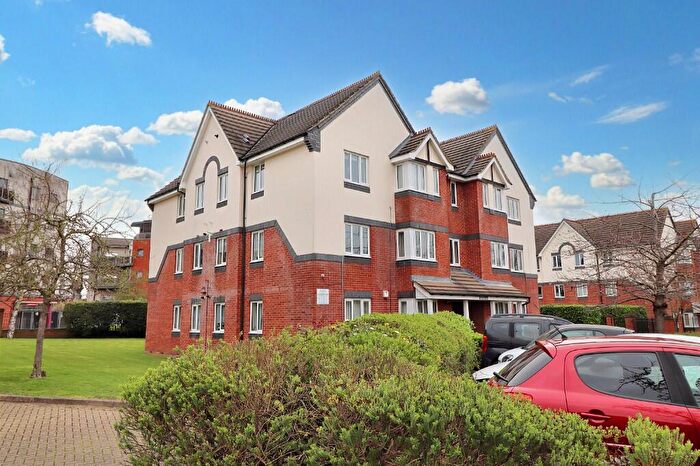 1 Bedroom Flat To Rent In Roydon Court, Mayfield Road, Walton-On-Thames, Surrey, KT12