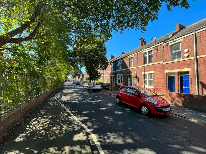 3 Bedroom Flat To Rent In Holly Avenue, Wallsend, NE28