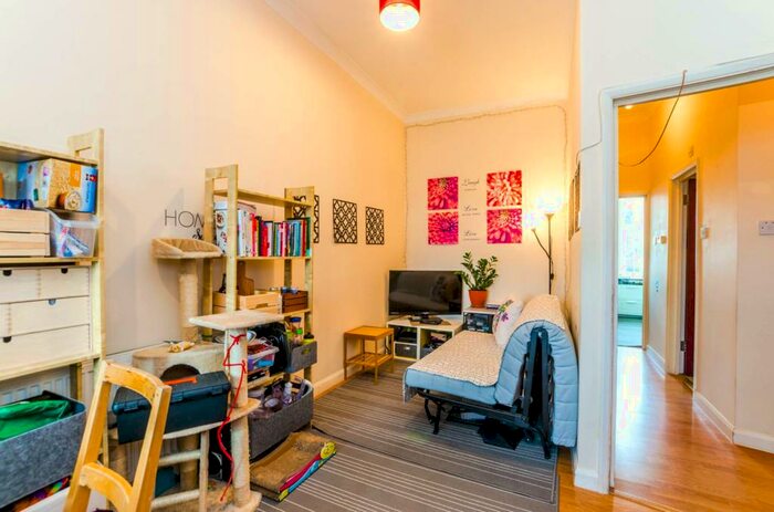 2 Bedroom Flat To Rent In Colney Hatch Lane, Colney Hatch, London, N10