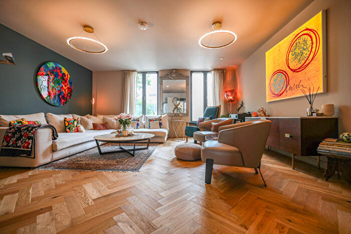 3 Bedroom Maisonette For Sale In The General, Bristol, BS1