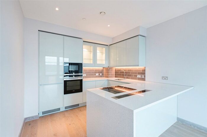 2 Bedroom Flat To Rent In Bellwether Lane, Wandsworth, London, SW18