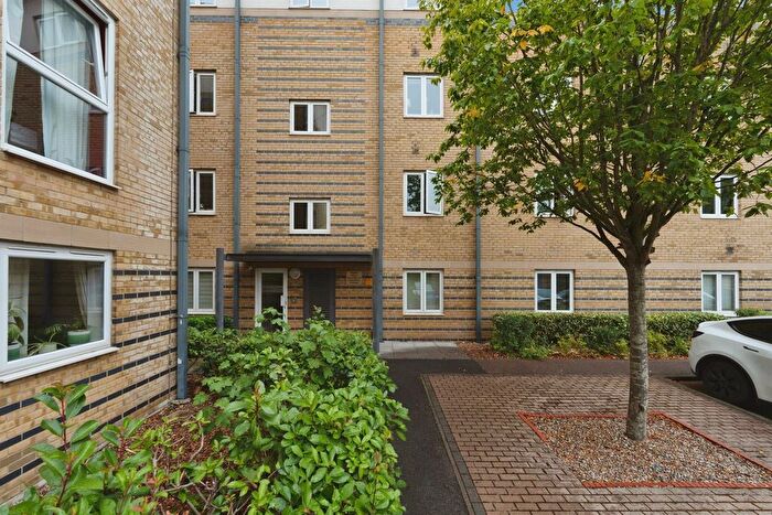 2 Bedroom Flat For Sale In Modena Mews, Watford, WD18