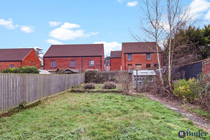 2 Bedroom Semi-Detached Bungalow For Sale In Greenfield Avenue, Kettering, NN15