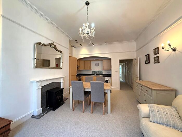 2 Bedroom Flat To Rent In Northernhay Place, Exeter, Devon, EX4
