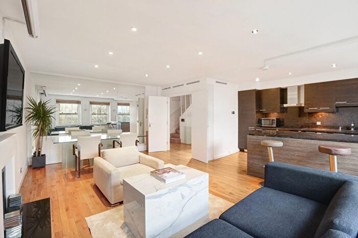 3 Bedroom Flat To Rent In Ennismore Gardens, Knightsbridge, SW7