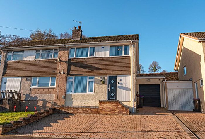 3 Bedroom Semi-Detached House For Sale In Griffithstown, Pontypool, NP4