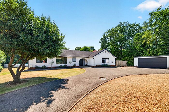 5 Bedroom Detached House For Sale In Templewood Lane Farnham Common, Buckinghamshire, SL2