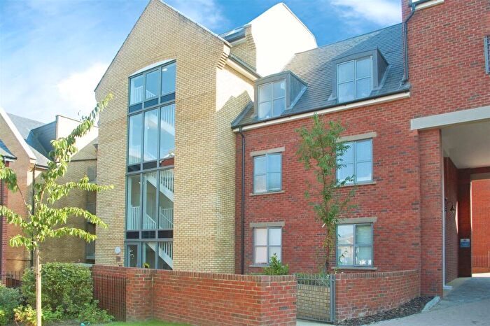 2 Bedroom Flat To Rent In Coopers Yard, Paynes Park, Hitchin, SG5