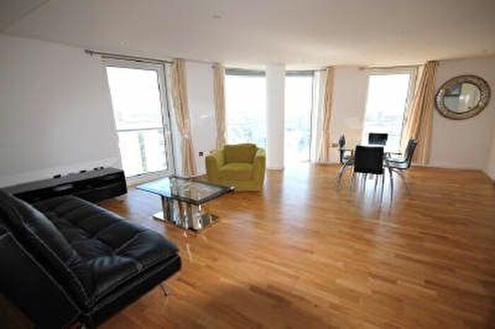 2 Bedroom Flat To Rent In Millharbour, Docklands, London, E14