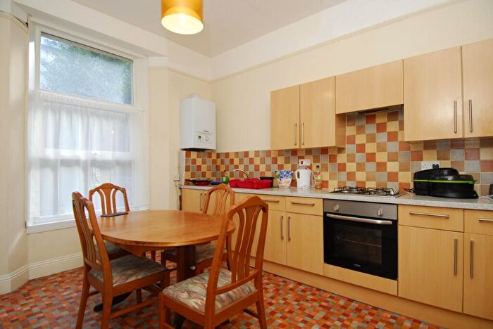 3 Bedroom Flat To Rent In Napier Terrace, Flat, Plymouth, PL4