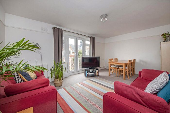 3 Bedroom Flat To Rent In Humphrey Court, Battersea High Street, London, SW11