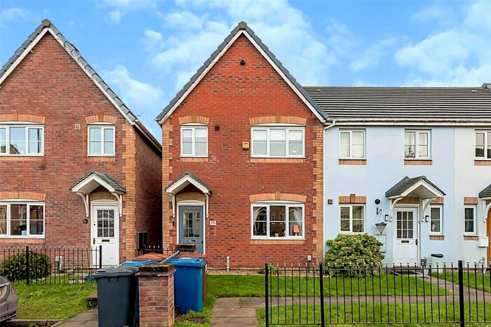 3 Bedroom End Of Terrace House For Sale In Foxglove Close, Lichfield, Staffordshire, WS14