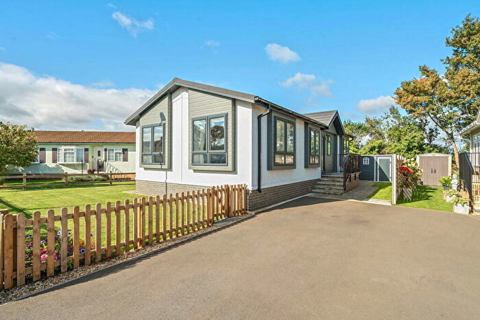 2 Bedroom Park Home For Sale In Berry Green Park, Clopton, Near Kettering, Northamptonshire, NN14
