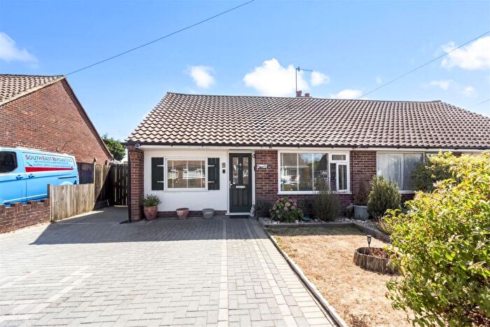 3 Bedroom Bungalow For Sale In Hurley Road, Worthing, BN13