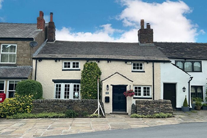 4 Bedroom Terraced House For Sale In Higham Lane, Gee Cross, Hyde, SK14