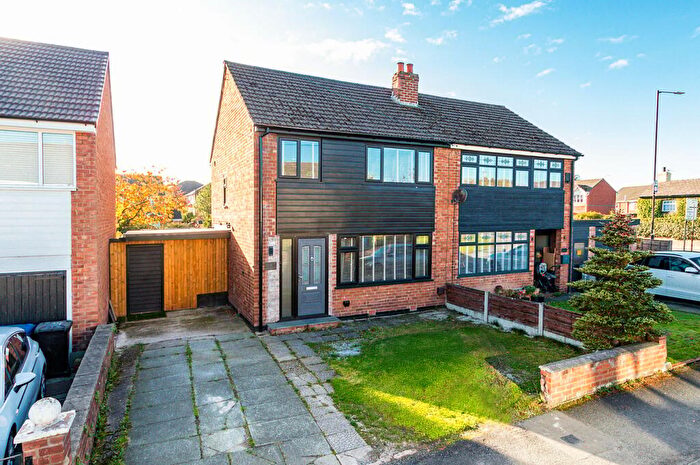 3 Bedroom Semi-Detached House For Sale In Dean Close, Partington, Manchester, M31