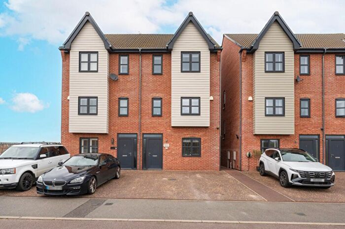 4 Bedroom Semi Detached House For Sale In Stanley Road, Oulton Broad, NR33