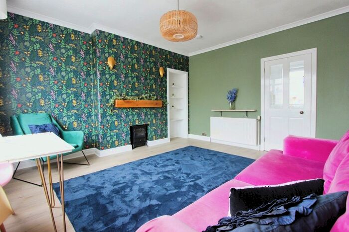 2 Bedroom Flat To Rent In Granton Gardens, Edinburgh, EH5