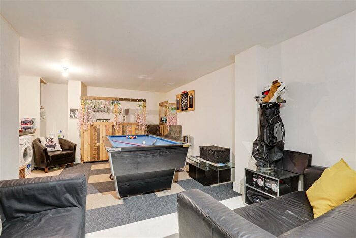 3 Bedroom Town House For Sale In Kelham Drive, Sherwood, Nottinghamshire, NG5