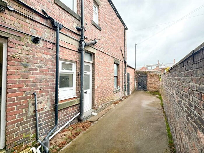 6 Bedroom Terraced House To Rent In Holly Avenue, Jesmond, Newcastle Upon Tyne, NE2