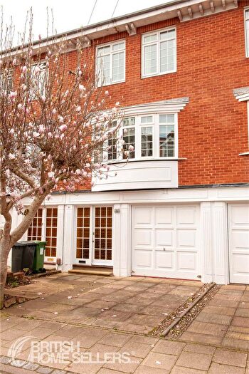 3 Bedroom Town House For Sale In Queen's Grove, Southsea, Hampshire, PO5